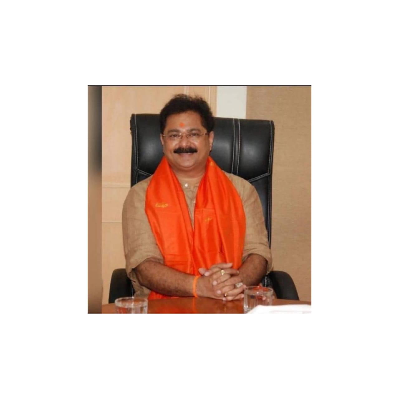 वाढदिवसानिमित्त शिवसेना नेते आदेश बांदेकर यांना हार्दिक शुभेच्छा ..