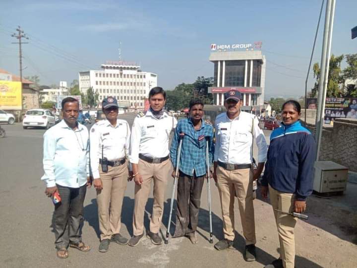 सातारा वाहतूक शाखेच्या कर्मचाऱ्यांची कौतुकास्पद अशी अति उल्लेखनीय कामगिरी …