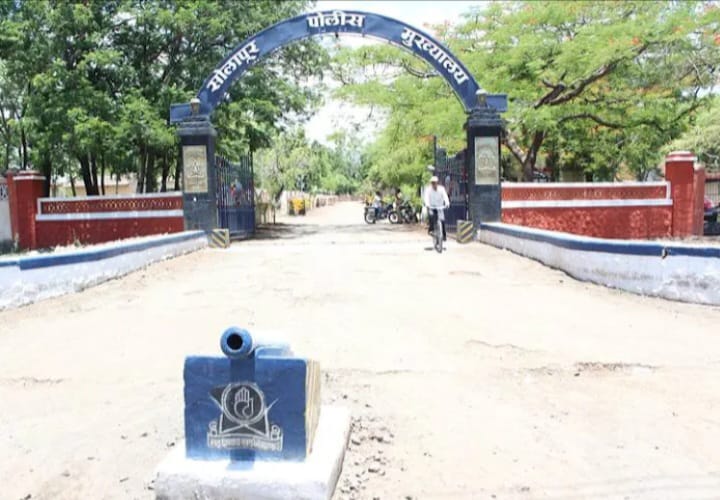 एमआयडीसी पोलीस ठाणे सोलापुर शहर गुन्हे प्रकटीकरण पथकाची दमदार कामगिरी घरफोडी व बॅटरी चोरी मधील गुन्हेगार यांना अटक करुन ३,५५,५०० /- रुपये किंमतीचा मुद्देमाल हस्तगत…
