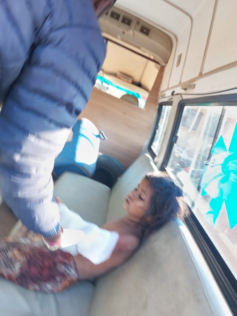 महाबळेश्वर मुगदेव रोडवर मोठा अपघात दरीतून ४४ प्रवाशांना बाहेर काढण्यास सह्याद्री टीमला मोठे यश ….
