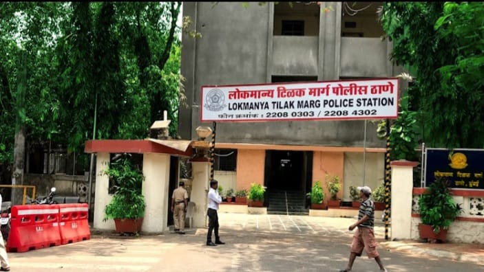 मुंबईतील सोने दागिने विक्री करणारे व्यापारी यांचा विश्वास संपादन करुन सोन्याचे दागिने घेवुन फसवणुक करणारे दोन आरोपी यांचेकडुन गुन्हयामधील एकुण १ करोड १० लाख रूपयाची मालमत्ता हस्तगत…