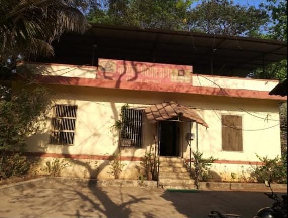 डंपर, कंटेनर व ट्रक यांच्या झालेल्या भीषण टकरीत एक चालक गंभीर जखमी…