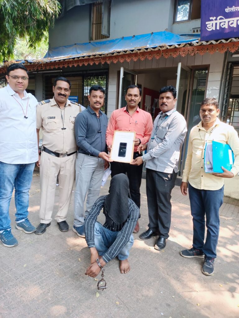 महागडा मोबाईल फोन चोरी करणा-या एका आरोपीतास डोंबिवली पोलीसांनी अटक करुन त्याचेकडुन ७०,०००/- रुपये किमतीचा मुददेमाल हस्तगत