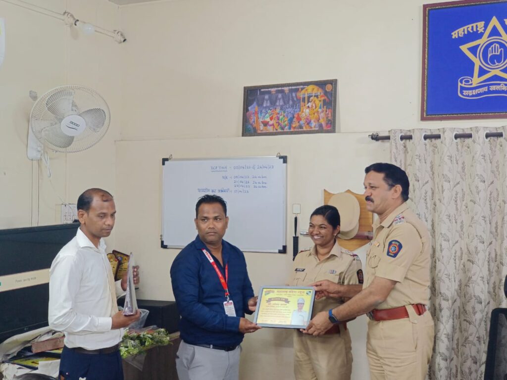 महीलांशी मोबाईल फोनवर संपर्क साधून लज्जा उत्पन्न होईल असे वर्तन व फसवणूक करणाया
