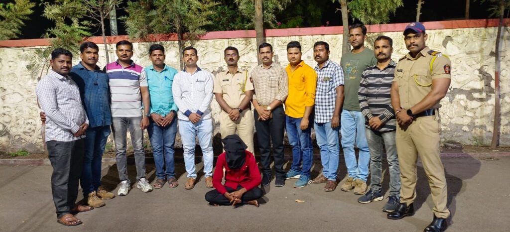 २ खुनांच्या गुन्ह्यात फरारी असलेल्या आरोपीस फलटण शहर पोलीस ठाणे यांनी केले जेरबंद